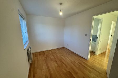 3 bedroom end of terrace house to rent - Photo 2