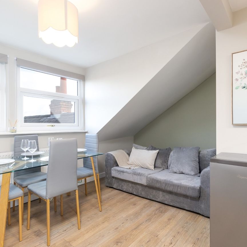 2 Bed Flat, Coventry, CV3 - Photo 1