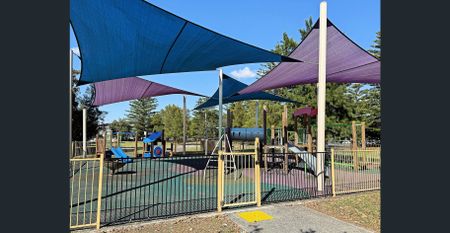 Modern Residence moments to waters edge - Photo 3