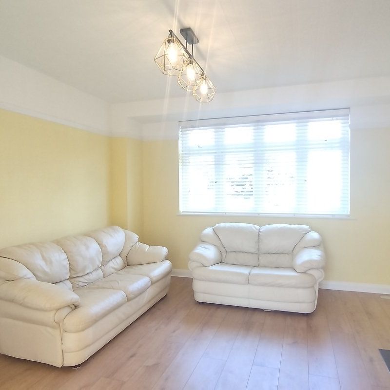 Penn Close - Photo 1