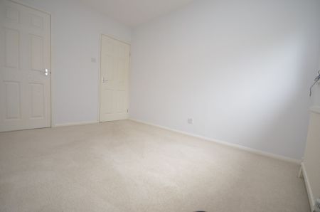 3 bedroom semi detached house to rent - Photo 4