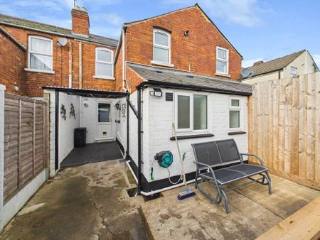 3 bedroom terraced house to rent - Photo 3