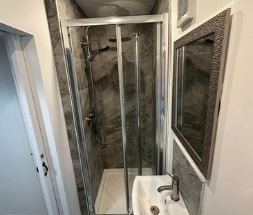 Ensuite Room 1, 95 Enfield St, Belfast, BT13 3DJ - Photo 1