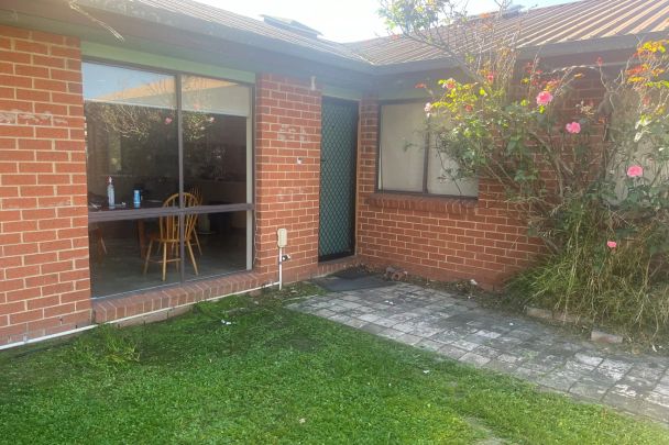 Rooming house accommodation with free wi-fi - Photo 1