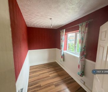 3 bedroom semi-detached house to rent - Photo 3