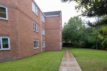 2 bedroom ground floor flat to rent - Photo 2