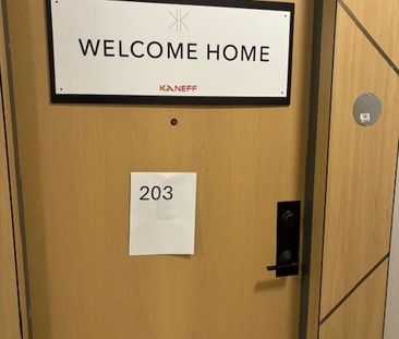 For Lease - 202 Burnhamthorpe Road Unit# 203, Mississauga, Ontario - Photo 3