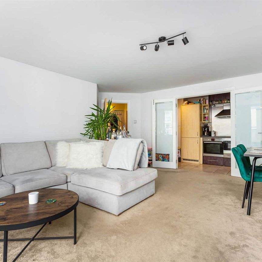 Smugglers Way, SW18, London - Photo 1