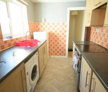 3 bedroom flat to rent - Photo 3