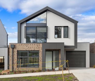 Beautiful Style, Convenience, and Privacy - Photo 2