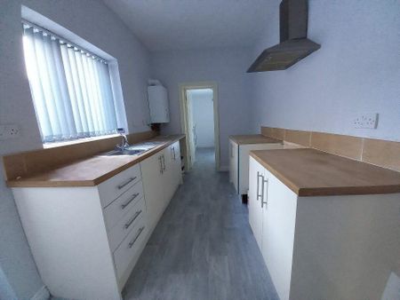 3 bedroom terraced house to rent - Photo 4