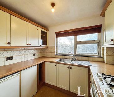 3 bedroom flat to rent - Photo 2