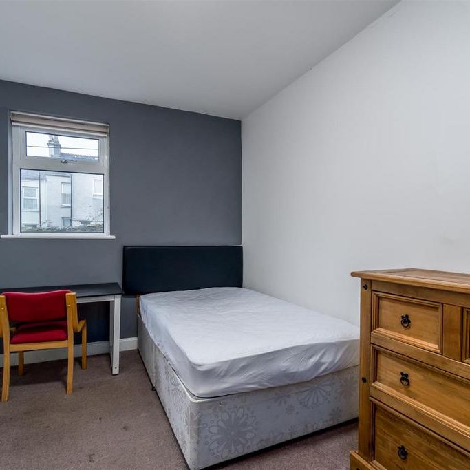 3 bedroom apartment to rent - Photo 1