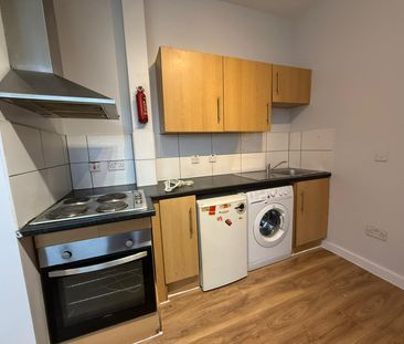 Self contained studio flat close to ilford town center- £950 pcm - Photo 1