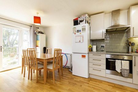 3 bedroom apartment to rent - Photo 2