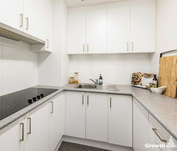 FURNISHED 2-Bedroom Apartment in the Heart of Shenton Park - Photo 6