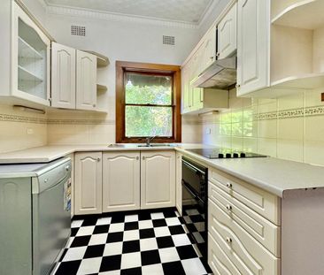 Freshly Updated Family Home in Prestigious School Catchments - Photo 6