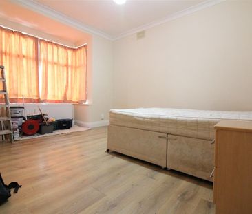 Bulstrode Avenue, Hounslow - Photo 4