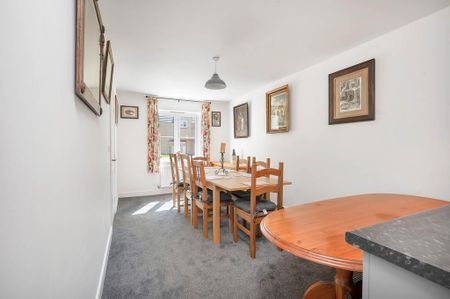 4 bedroom townhouse to rent - Photo 3