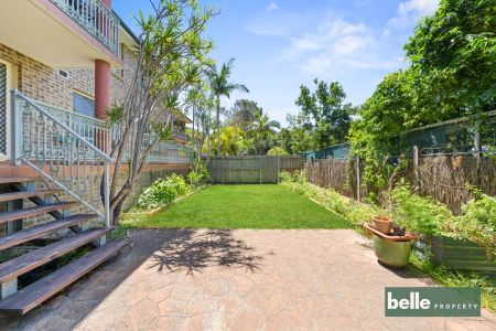 Tropical Oasis With Oversized Courtyard - Photo 4