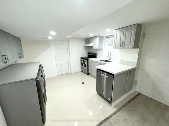 Detached Home For Lease | X8118850 - Photo 1