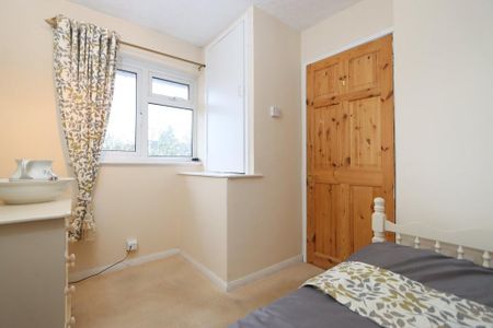3 bedroom semi-detached house to rent - Photo 3