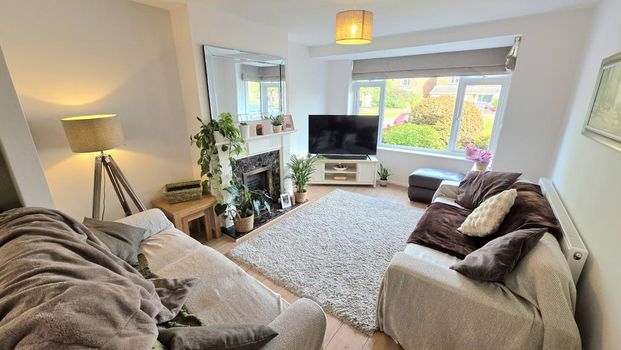 3 bedroom semi-detached house to rent - Photo 1