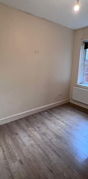 1 Bed Flat, Hainault Street, IG1 - Photo 2