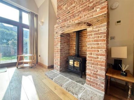 2 bedroom semi-detached house to rent - Photo 3