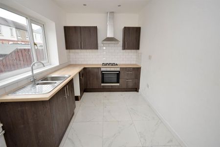 2 bedroom terraced house to rent - Photo 4