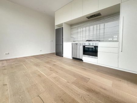 Immaculately presented sunny apartment - Photo 4