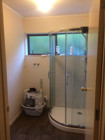A cozy 2 double bedrooms self contained unit . - Photo 4