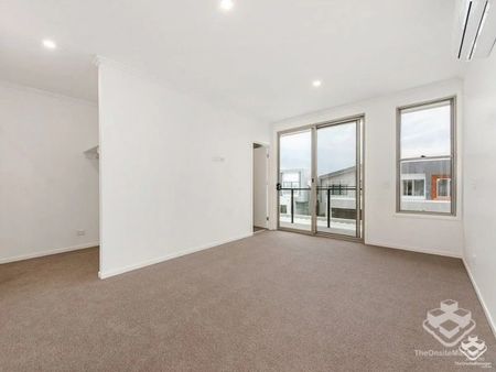 STYLISH TERRACE HOME IN ROBINA CLOSE TO EVERYTHING! - Photo 2