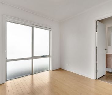 Beautiful Townhouse Overlooking Park! - Photo 4