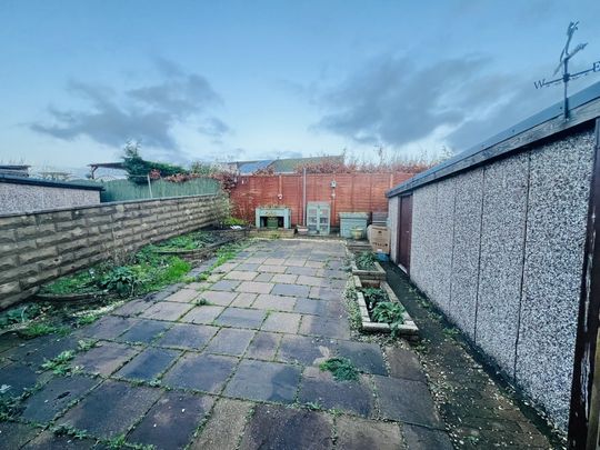 Belgrave Crescent, Halifax - Photo 1