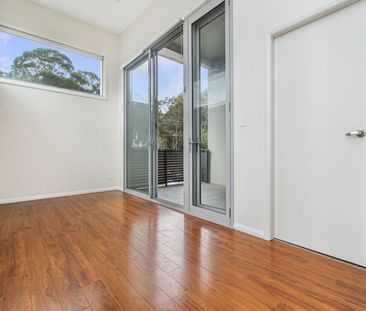 Two-Bedroom Townhouse with Courtyard - Photo 2