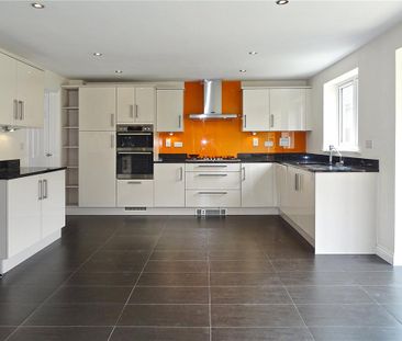 4 bedroom detached house to rent - Photo 2