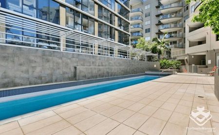 Bright and Spacious Two-Bedroom Unfurnished Apartment Waiting Just for You - Photo 4