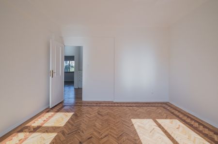 Apartamento T2 sem móveis para arrendamento no Restelo, Belém - Photo 4