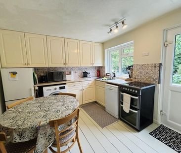 2 bedroom semi-detached bungalow to rent - Photo 6