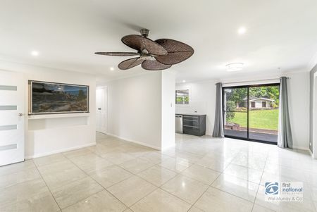 BEAUTIFULLY RENOVATED HOME IN QUIET CUL-DE-SAC - Photo 2