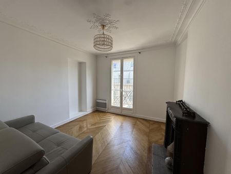 Location Appartement 2 pièces 44m² PARIS 8ème - Photo 2