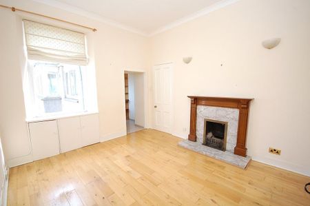 4 bedroom flat to rent - Photo 2