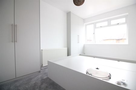 Park Lane, Hayes - Photo 2