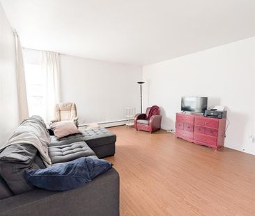 Immeuble - 560 Jacques-Cartier 4 ½ – Spacieux Et Lumineux - Photo 2