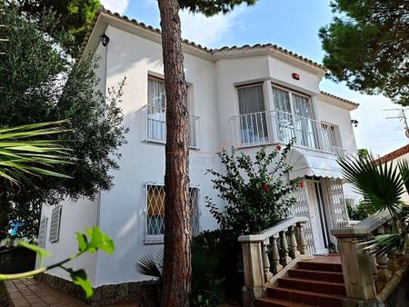 Luxury Villa for rent in Castelldefels, Spain - Photo 3