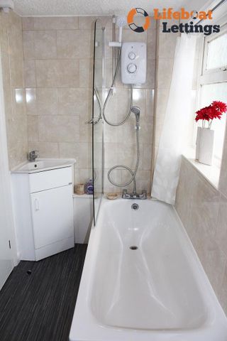 1 bedroom in a house share to rent - Photo 5