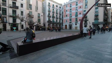 Room in a shared 4-bedroom apartment for rent in Sant Pere Santa Caterina i la Ribera - Photo 3