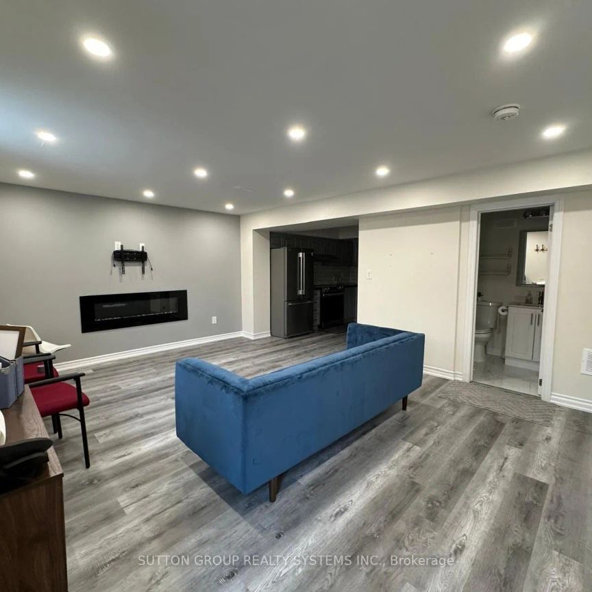 Detached Home For Lease | W9229201 - Photo 1