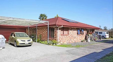 Brick tile 4 bedrooms 2 bathrooms heaps parking available - Photo 2